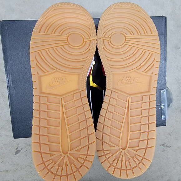 Nike Air Jordan 1 Mid SE Christmas Tree 2022 GS‎ Size 7Y DQ8418-006 Women's 8.5 - Picture 8 of 11